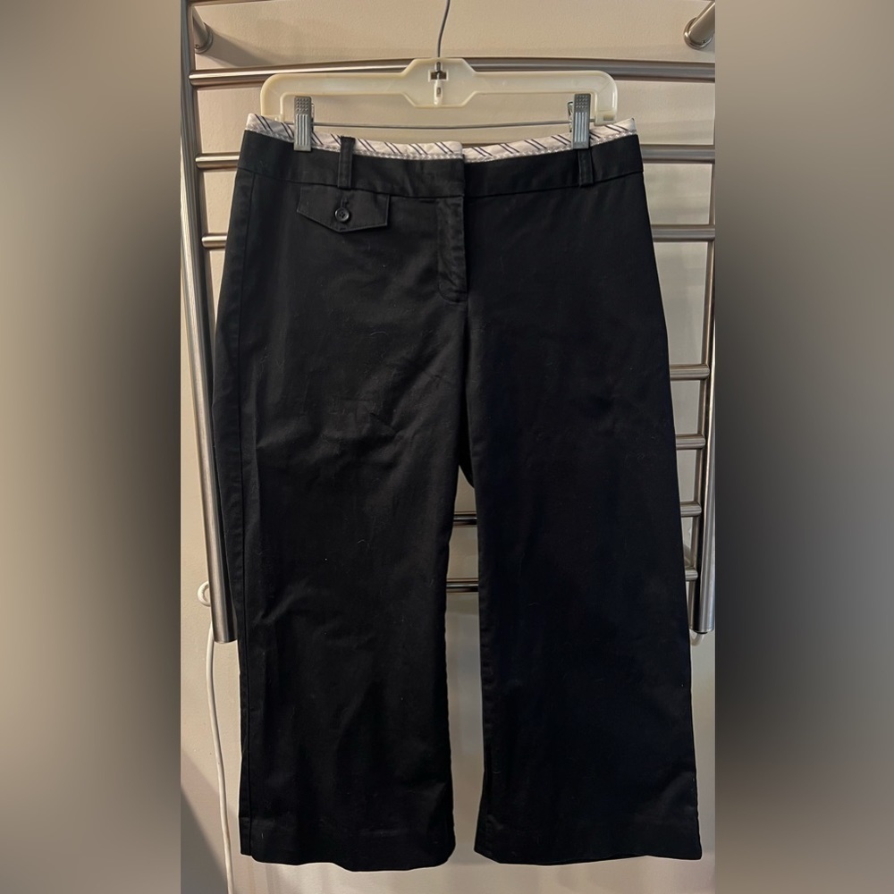 Express Women’s Black  Correspondent Capri Pants…Size:  6